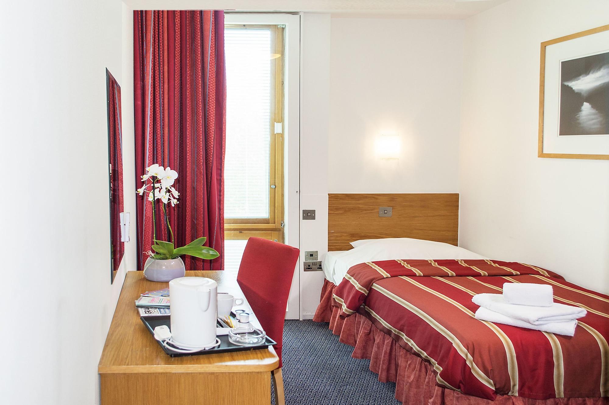 St Giles Heathrow - A St Giles Hotel Feltham Kültér fotó