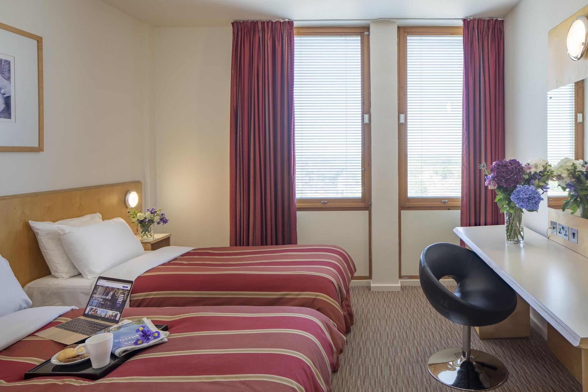 St Giles Heathrow - A St Giles Hotel Feltham Kültér fotó