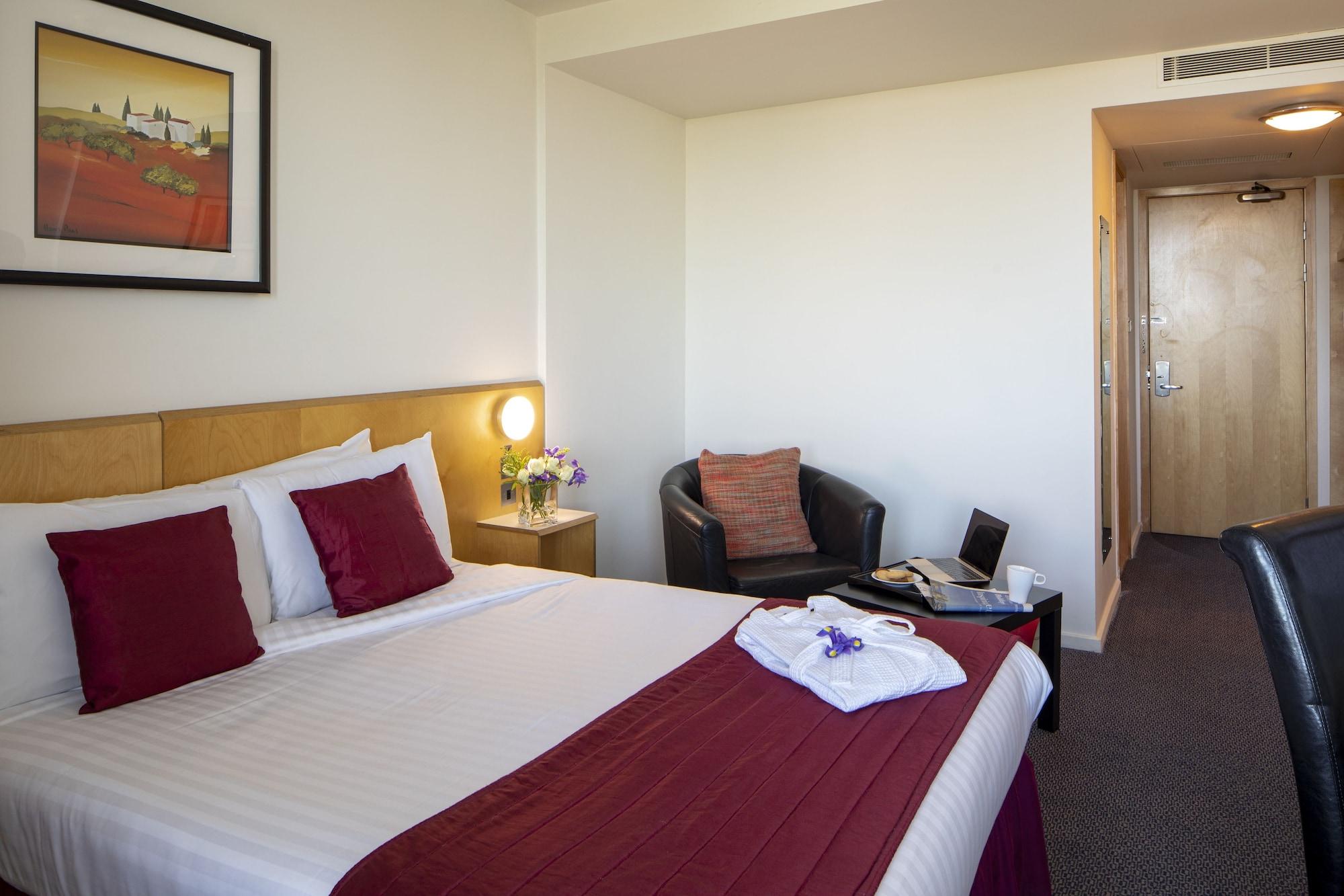 St Giles Heathrow - A St Giles Hotel Feltham Kültér fotó