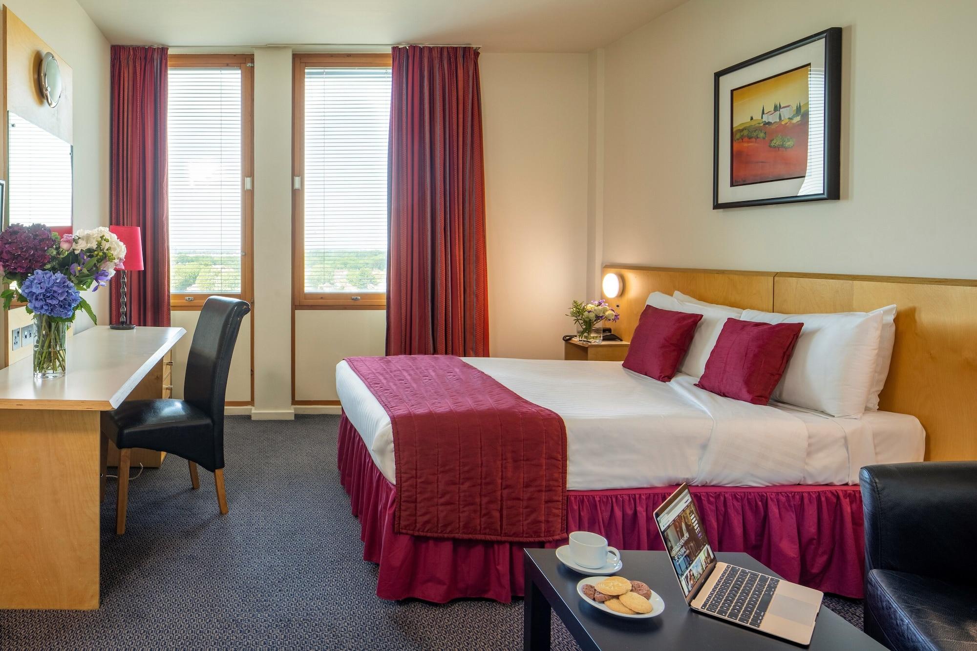 St Giles Heathrow - A St Giles Hotel Feltham Kültér fotó