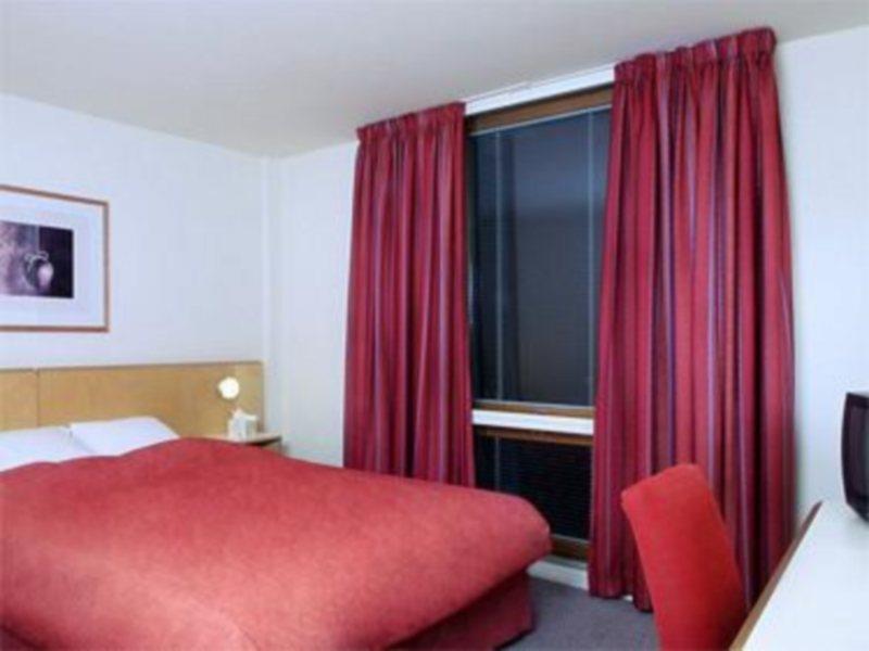 St Giles Heathrow - A St Giles Hotel Feltham Kültér fotó