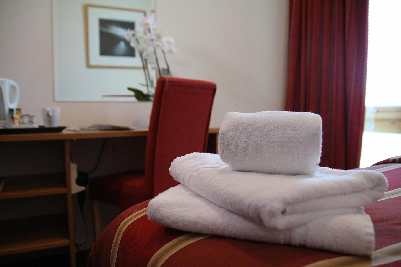 St Giles Heathrow - A St Giles Hotel Feltham Kültér fotó